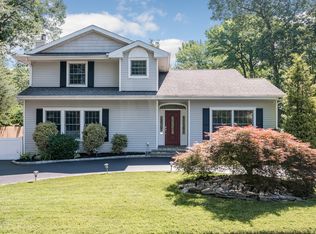 127 George St, Smithtown, NY 11787