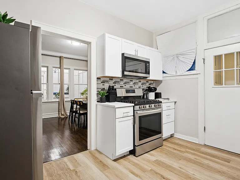 3340 Lombard Ave — Photo 7