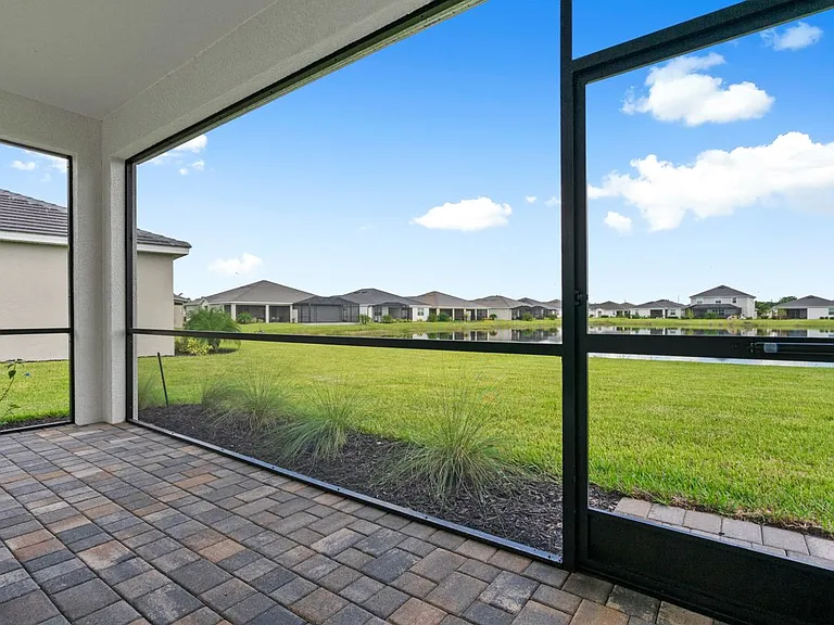 4363 Lemongrass Dr — Photo 9