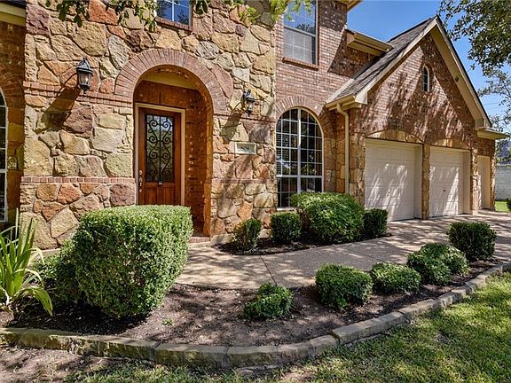 2nd image of 808 Hidden Glen Dr