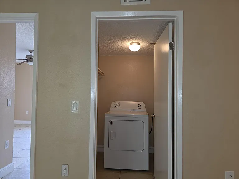 1542 Lake Crystal Dr #H — Photo 20