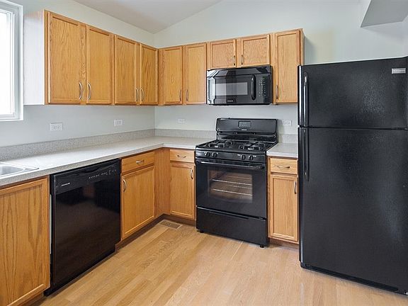 5th image of 821 Symphony Dr