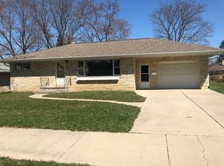 W162N8470 Fleet Ave, Menomonee Falls, WI 53051