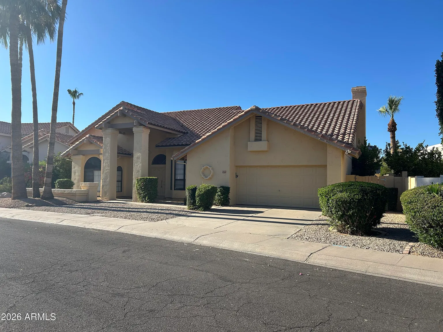 3 bed, 2.0 bath, 2359 sqft, $4,800 — Photo 2