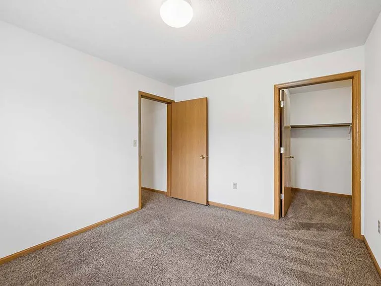 Highland View Apartments — Photo 222