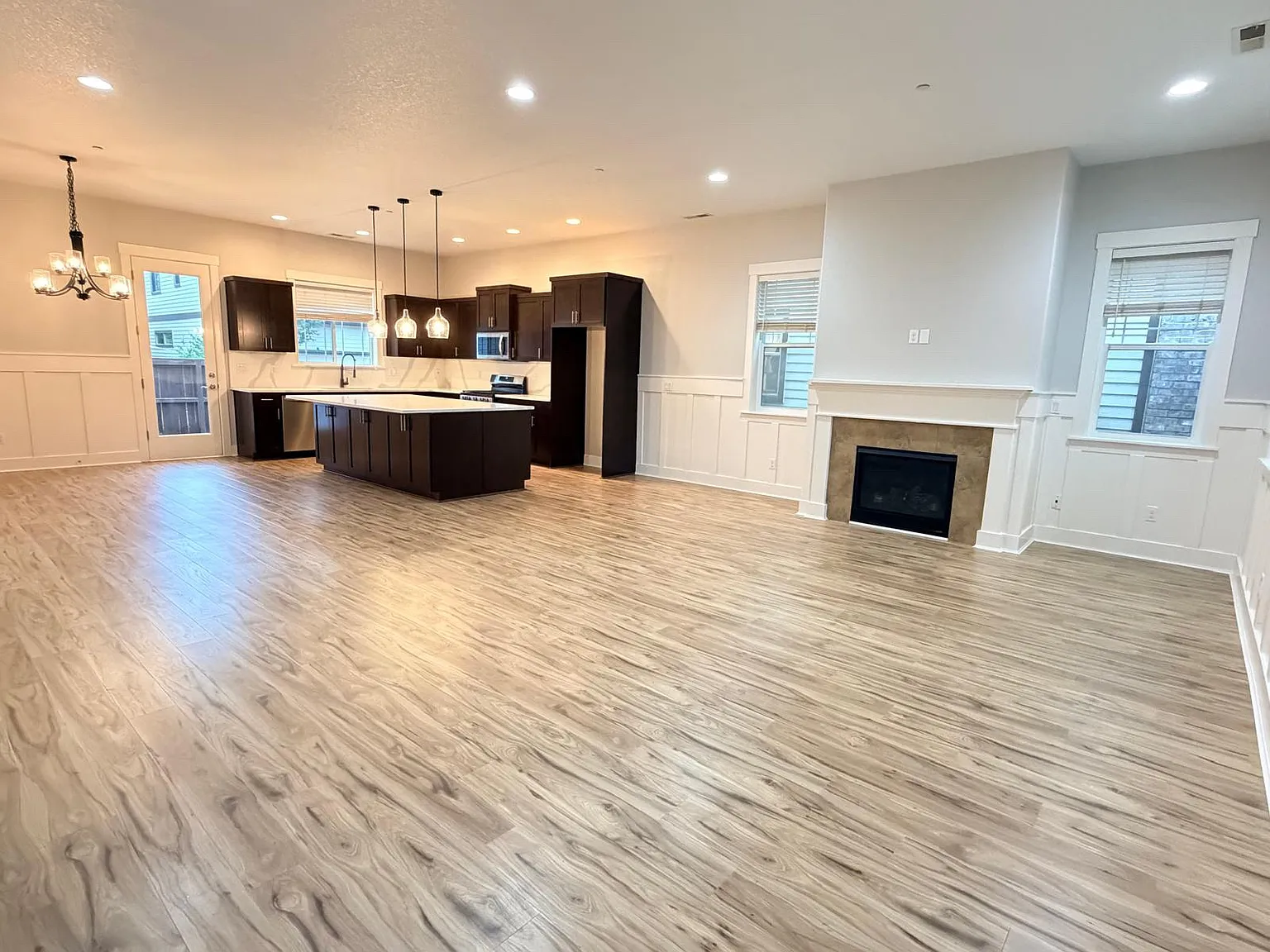 4 bed, 2.5 bath, 2517 sqft, $3,790 — Photo 3