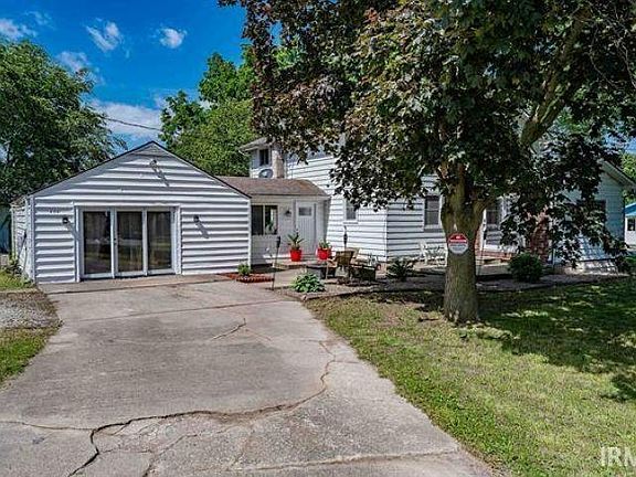 2nd image of 230 E Chestnut St