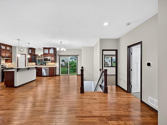 5th image of 3413 Stonehedge Dr NE