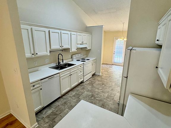 4th image of 1701 Tollie Ct #B