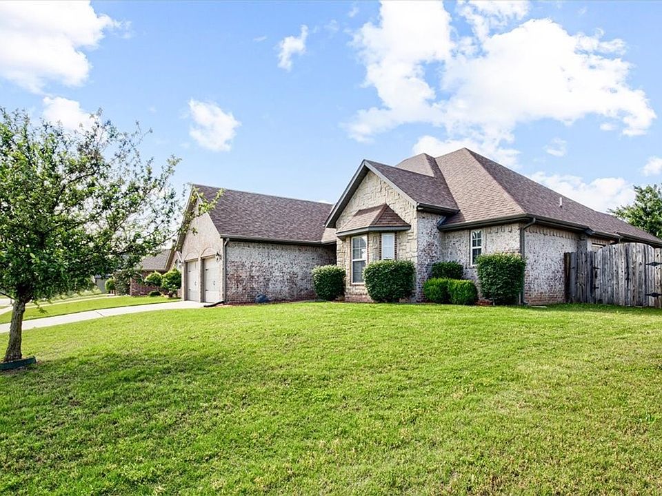 1st image of 301 W Camden Dr
