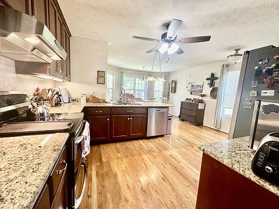 4th image of 501 Christy Dr