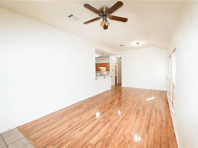611 Zennia St #B — Photo 3