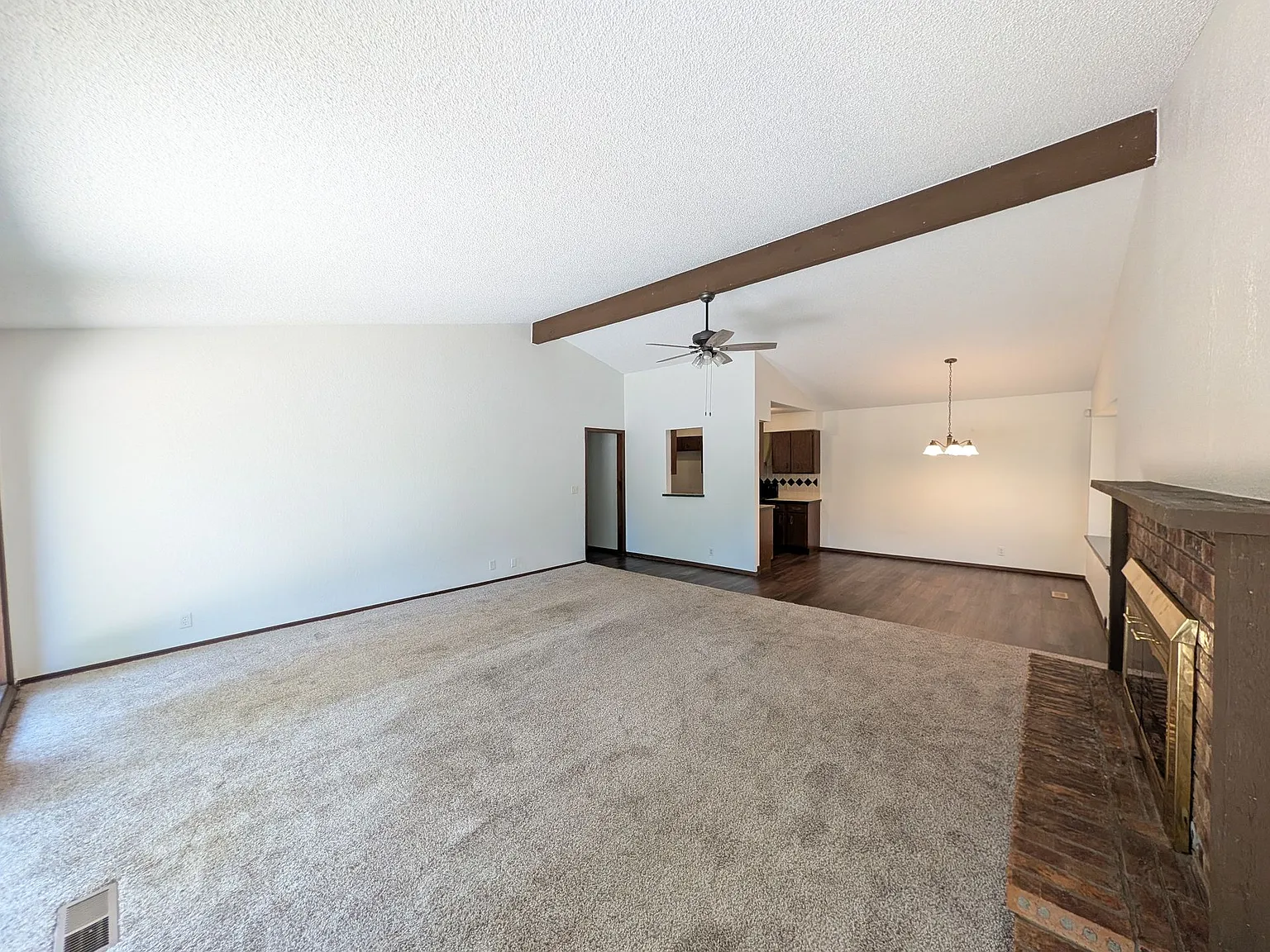 3 Bedroom Duplex on Cul-de-Sac — Photo 3