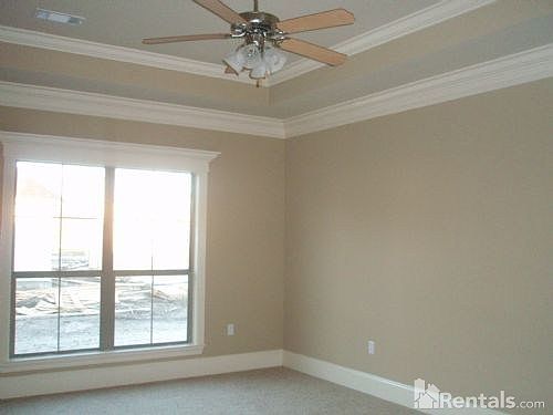 4th image of 130 S Club Ave