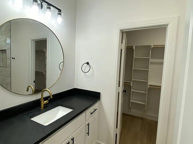 622 W Florence St — Photo 17