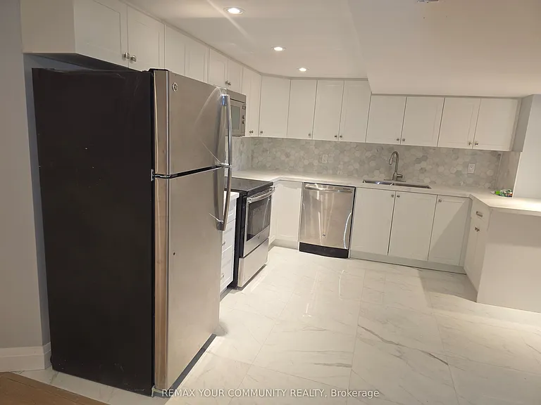 312 Cochrane St #LOWER LEVEL — Photo 6