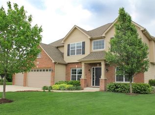 2256 Schrader Ln, North Aurora, IL 60542