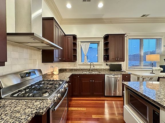 4th image of 3806 N Ashland Ave #N4