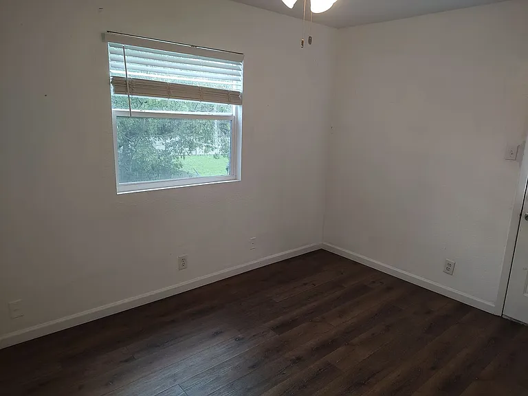 2200 Leah Cv #C — Photo 6