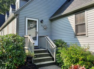 55 Glengarry Dr, Stratham, NH 03885