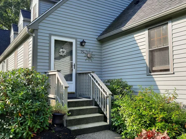 55 Glengarry Drive, Stratham, NH 03885