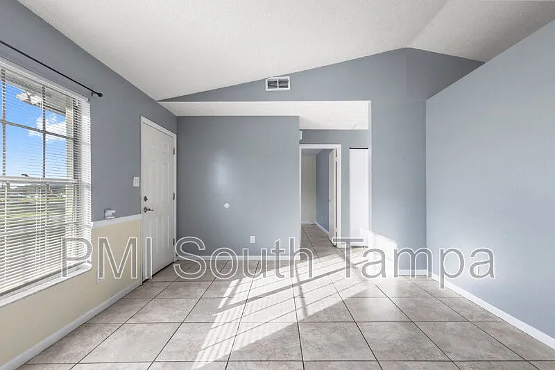 2 bed, 1.0 bath, 800 sqft, $1,380 — Photo 4