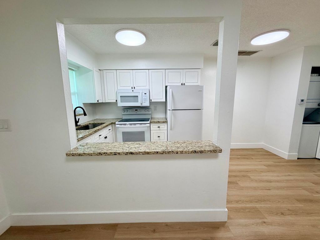 334 SW Avondale Dr #1, photo 9