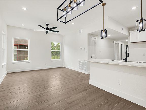 2nd image of 430 Rhode Is