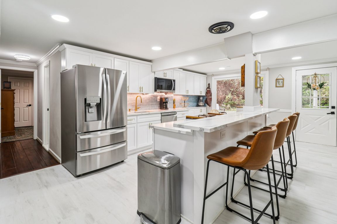 next background image