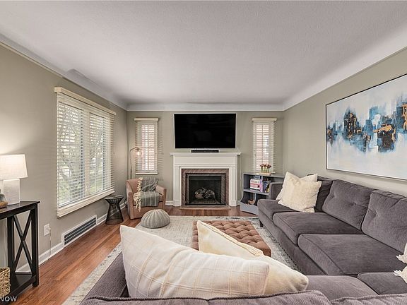 3rd image of 3275 W 162nd St