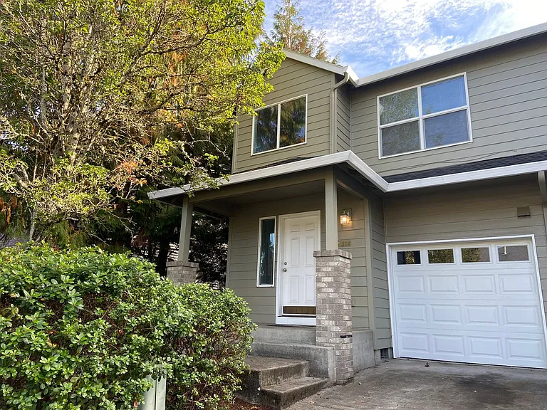 Come See This Lovely 3 Bedroom Townhouse! — Photo 4