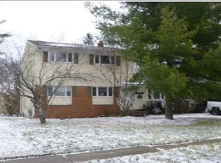 3520 Warringham Ave, Waterford, MI 48329