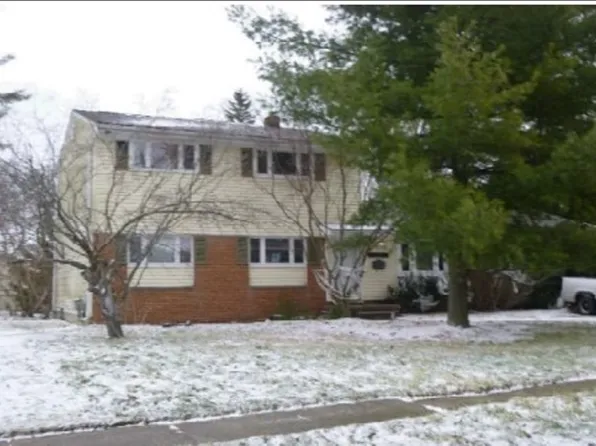 3520 Warringham Ave, Waterford, MI 48329