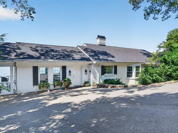 424 W Brow Rd, Lookout Mountain, TN 37350