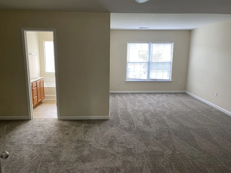 10020 Kings Parade Blvd — Photo 21