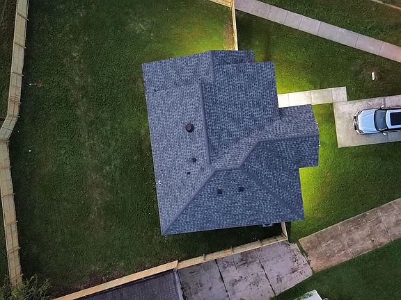 2nd image of 215 Victoria Cir
