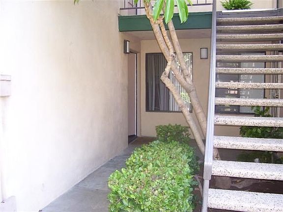 Entry down stairs unit