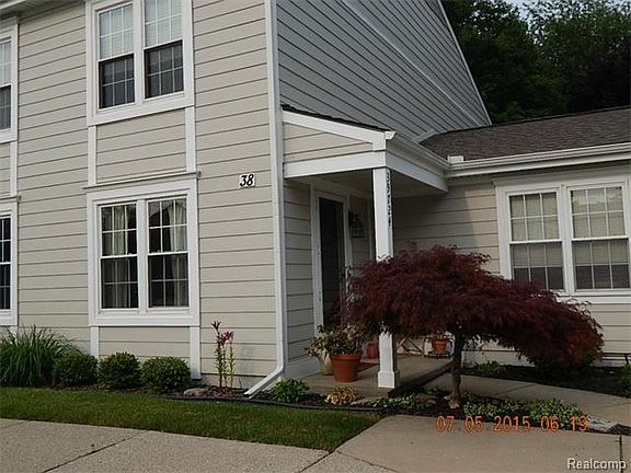 3rd image of 39724 Village Wood Cir #379