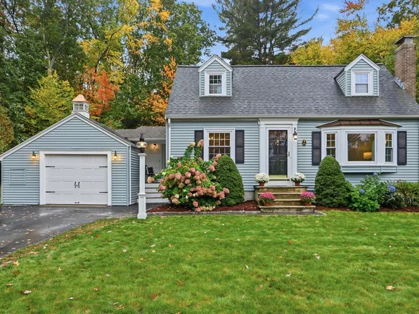21 Curve St, Bedford, MA 01730