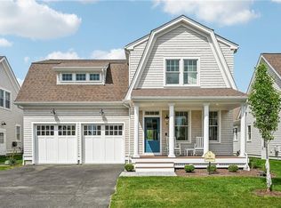 16 Lookout Ln, Portsmouth, RI 02871