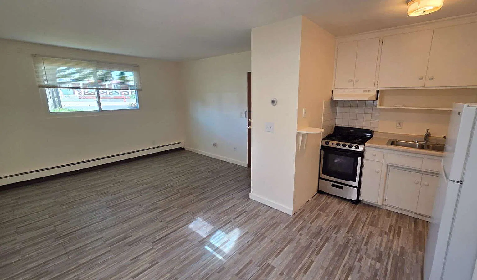 1 bed, 1.0 bath, 1025 sqft, $999 — Photo 3