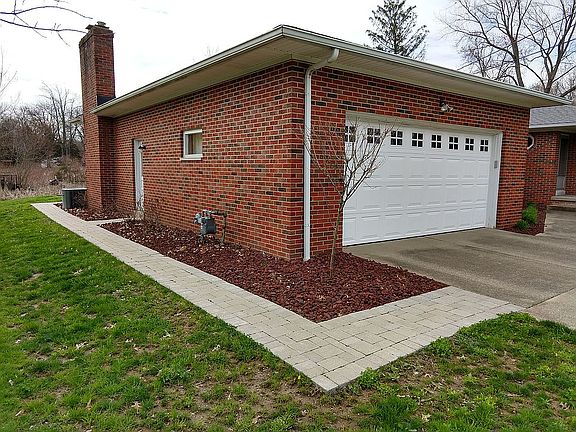 4th image of 1469 Black Pond Dr