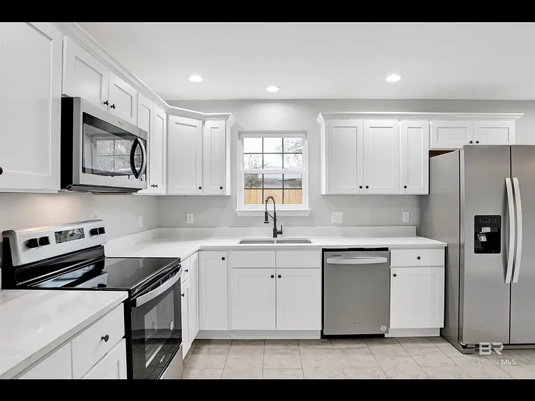 24672 Chestnut St — Photo 2