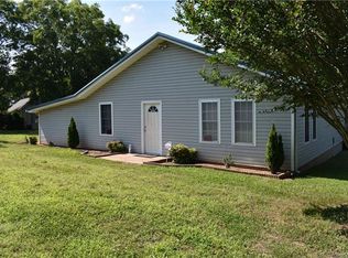 8438 Cloverfield Dr, Kannapolis, NC 28081