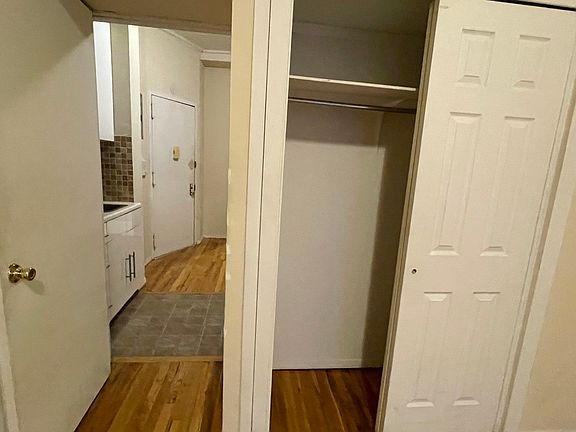 3rd image of 321 E 88th St