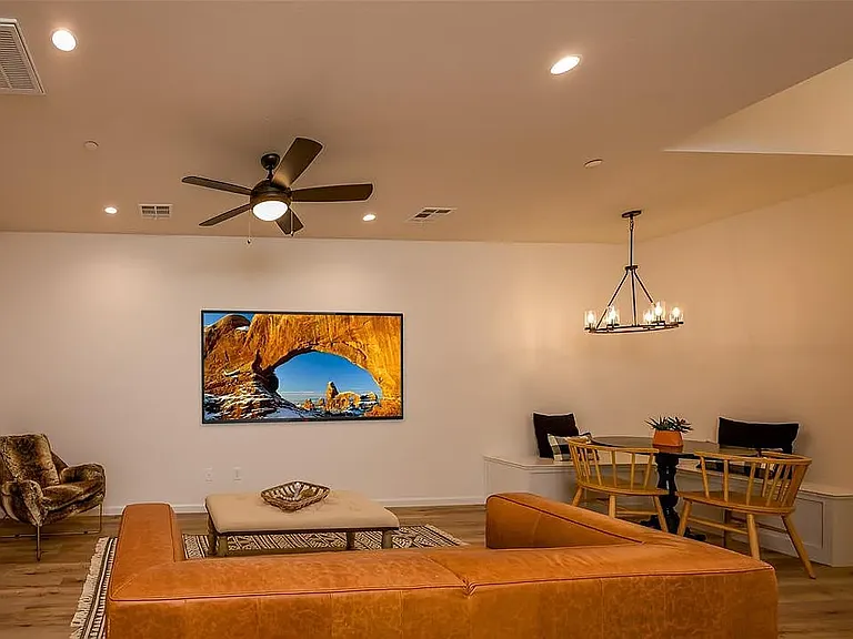 629 Harbor Town Dr — Photo 7