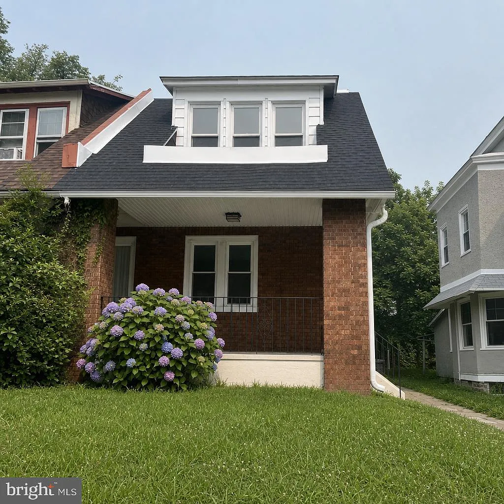 3 bed, 1.5 bath, 1566 sqft, $2,150 — Photo 1