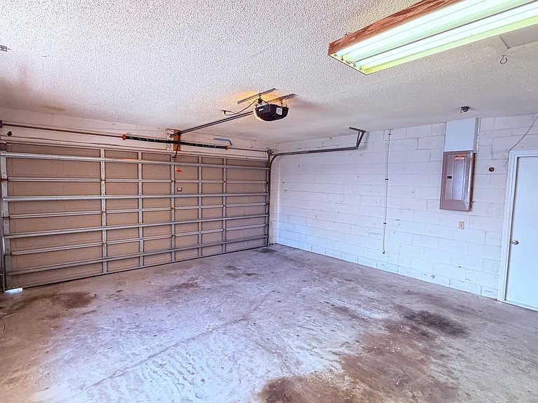 10609 Wyndcliff Dr — Photo 30