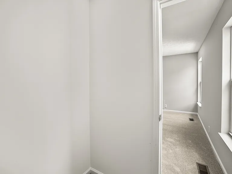 3127 Creekview Ln — Photo 43