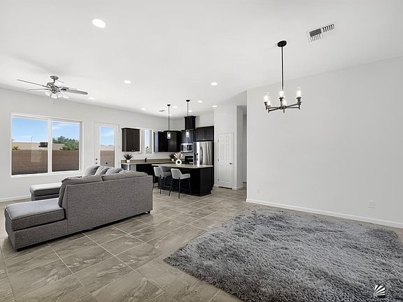 4th image of 3703 S Falcon Dr